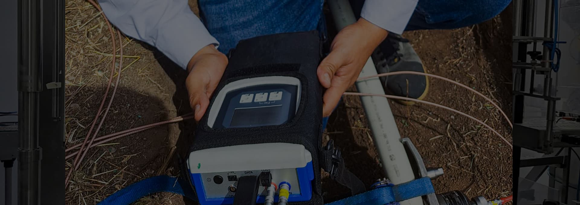 Ingeniero de GPI realizando mediciones de campo con equipo especializado